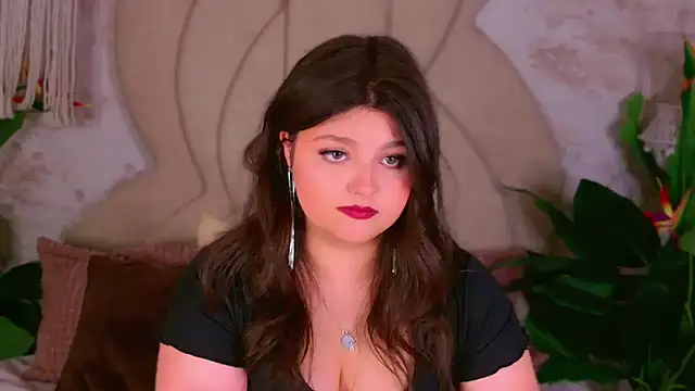 Snapshot of UR_BELLA chatting on September 2025 09:37:01 AM UR BELLA online show from September 2025 09:37:01 AM