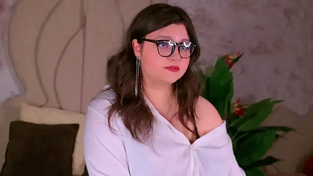 Snapshot of UR_BELLA chatting on September 2025 10:55:02 AM UR BELLA online show from September 2025 10:55:02 AM