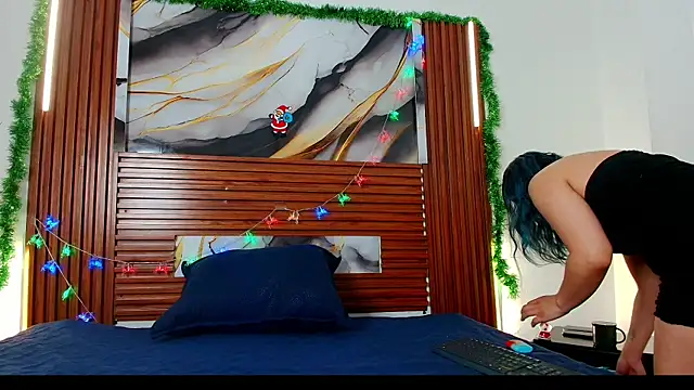 Evelin thompsson online show from December 2025 03:13:02 AM