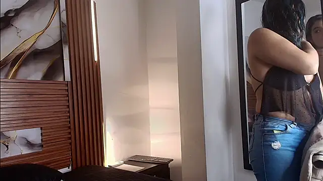 Evelin thompsson online show from October 2025 03:06:02 AM