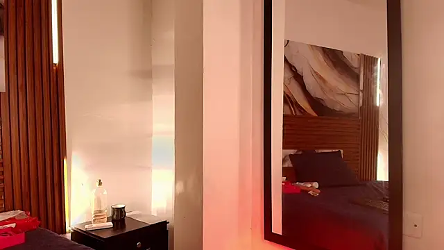 Evelin thompsson online show from October 2025 03:40:02 AM