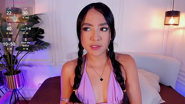 Dafne Hillss online show from November 2025 12:48:01 PM