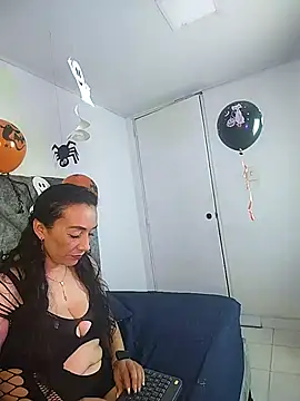 Shantey Laurent online show from October 2025 12:25:02 PM