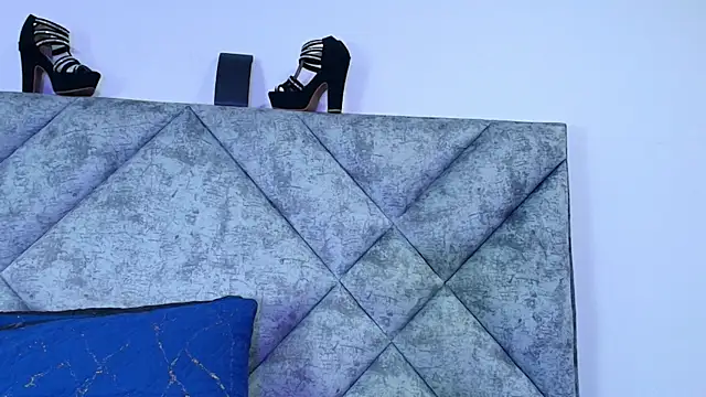 Shantey Laurent online show from November 2025 12:42:02 PM