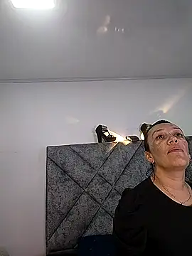 Shantey Laurent online show from November 2025 12:05:01 PM