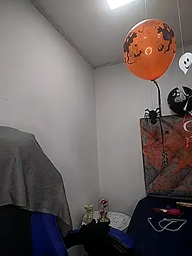 Shantey Laurent online show from October 2025 01:43:01 PM