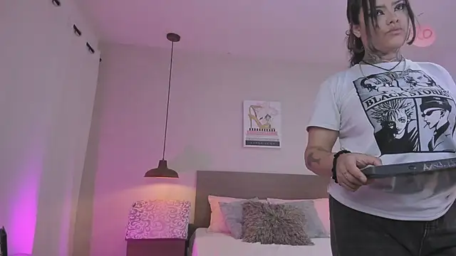 Katyrousee online show from February 2026 07:05:01 PM