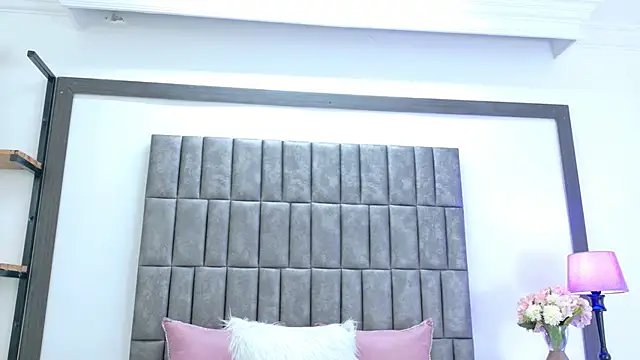 Skyler Fox  online show from February 2026 08:19:01 PM