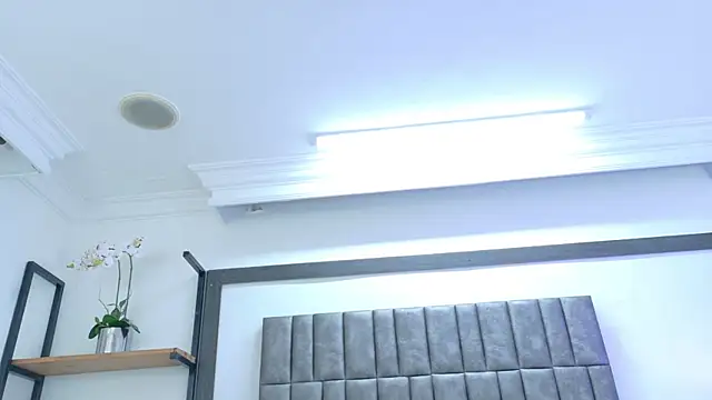 Skyler Fox  online show from April 2026 01:42:02 AM