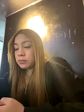 Issa Moon  online show from November 2025 02:22:02 AM