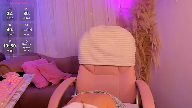 Issa Moon  online show from October 2025 12:54:02 AM