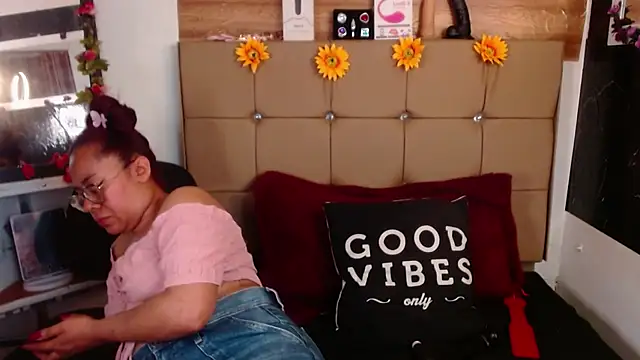 MIA  SPENCER online show from November 2025 06:30:01 PM