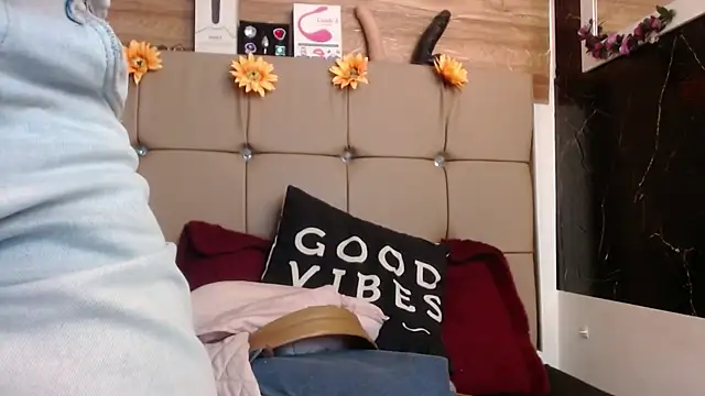 Snapshot of MIA__SPENCER chatting on February 2026 12:05:02 PM MIA SPENCER online show from February 2026 12:05:02 PM