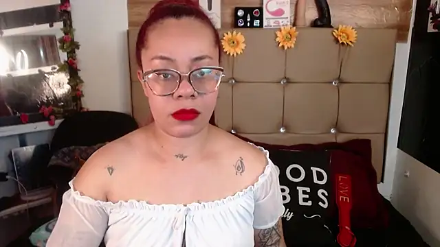 MIA  SPENCER online show from November 2025 06:11:01 PM