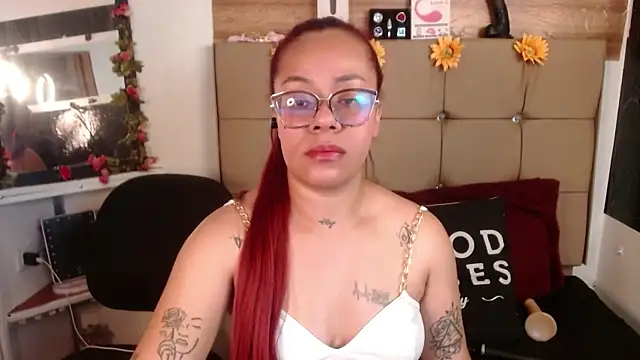 MIA  SPENCER online show from November 2025 01:39:02 PM