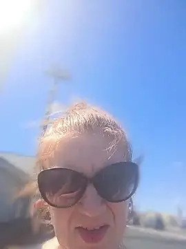 nakedgarbageperson online show from May 2026 10:14:02 PM