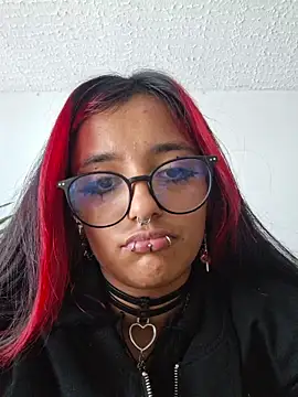 carolinerue online show from April 2026 09:28:01 PM