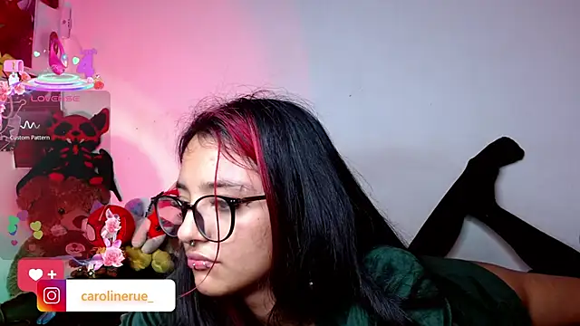 Snapshot of carolinerue chatting on April 2026 08:07:02 AM carolinerue online show from April 2026 08:07:02 AM