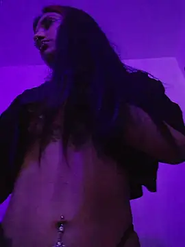 carolinerue online show from April 2026 06:45:02 PM