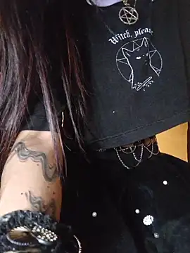 carolinerue online show from February 2026 11:47:01 PM