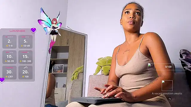 Snapshot of GiuliaCash chatting on November 2025 10:52:01 AM GiuliaCash online show from November 2025 10:52:01 AM