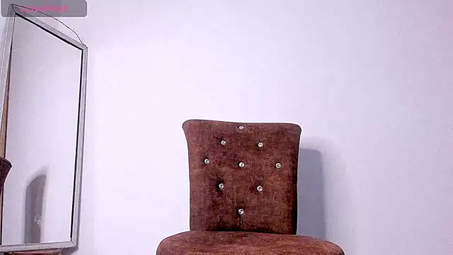 Snapshot of GiuliaCash chatting on October 2025 10:17:01 AM GiuliaCash online show from October 2025 10:17:01 AM