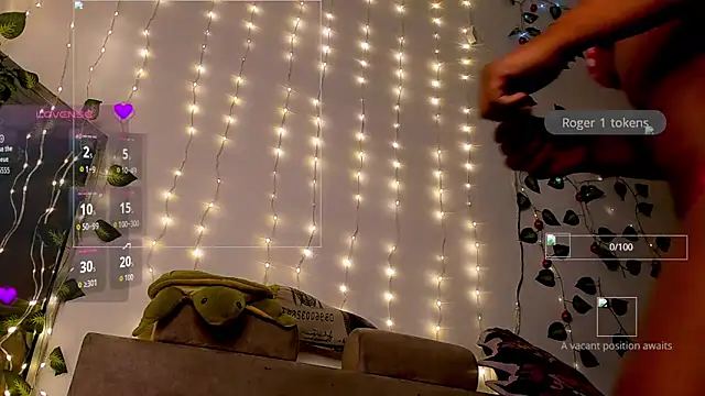 Snapshot of GiuliaCash chatting on November 2025 02:27:02 PM GiuliaCash online show from November 2025 02:27:02 PM