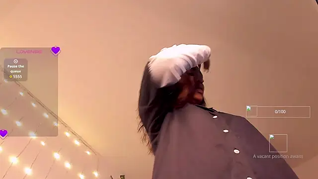 Snapshot of GiuliaCash chatting on December 2025 11:20:02 AM GiuliaCash online show from December 2025 11:20:02 AM