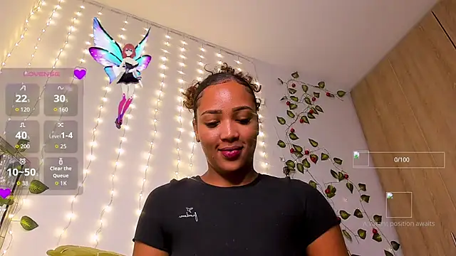 Snapshot of GiuliaCash chatting on November 2025 01:22:02 PM GiuliaCash online show from November 2025 01:22:02 PM