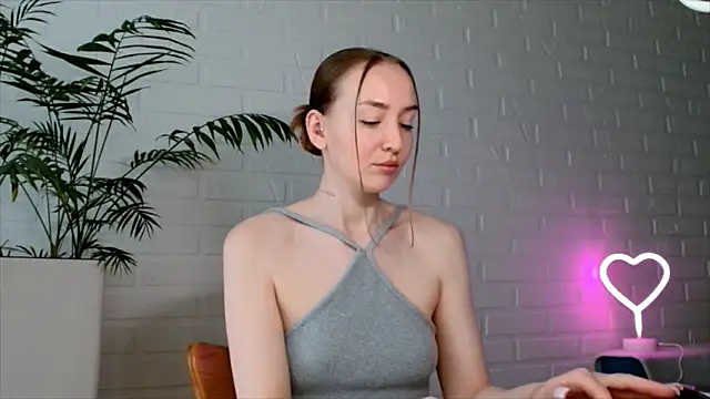 Snapshot of WhitePrincessLuna chatting on June 2026 01:06:01 PM WhitePrincessLuna online show from June 2026 01:06:01 PM