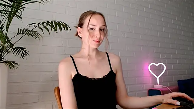 Snapshot of WhitePrincessLuna chatting on July 2026 12:02:01 PM WhitePrincessLuna online show from July 2026 12:02:01 PM