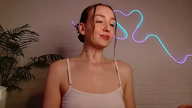 WhitePrincessLuna online show from April 2026 02:13:02 PM