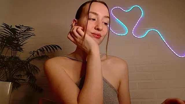 WhitePrincessLuna online show from March 2026 04:13:02 PM