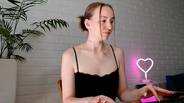 Snapshot of WhitePrincessLuna chatting on June 2026 12:00:01 PM WhitePrincessLuna online show from June 2026 12:00:01 PM
