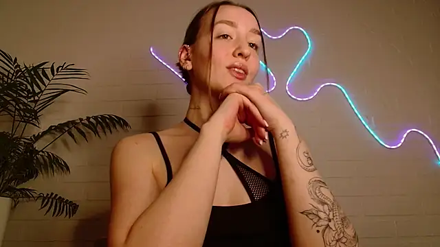 WhitePrincessLuna online show from February 2026 04:42:02 PM