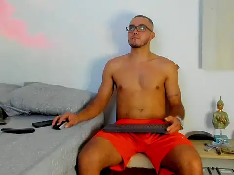 Snapshot of Dusan_greyy chatting on September 2025 12:06:02 AM Dusan greyy online show from September 2025 12:06:02 AM