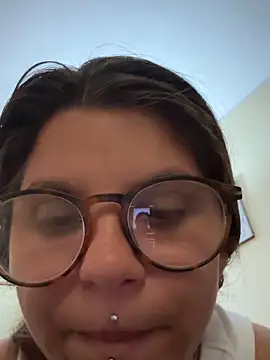 Snapshot of Brutecia2002 chatting on May 2026 09:45:02 AM Brutecia2002 online show from May 2026 09:45:02 AM