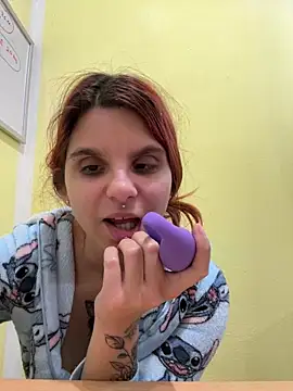 Brutecia2002 online show from December 2025 11:32:01 AM