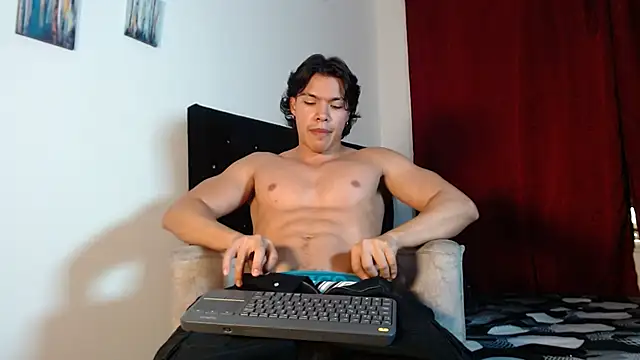 adriel escalante online show from December 2025 03:16:01 AM