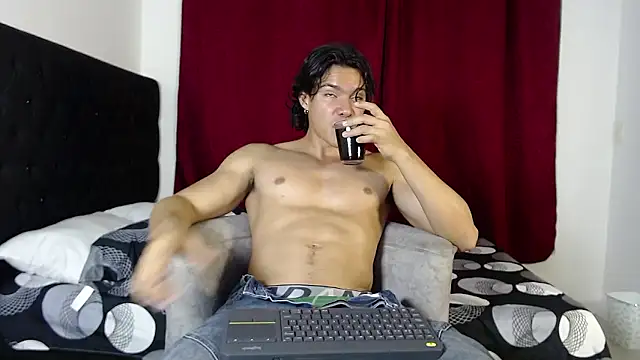 adriel escalante online show from January 2026 04:19:02 AM