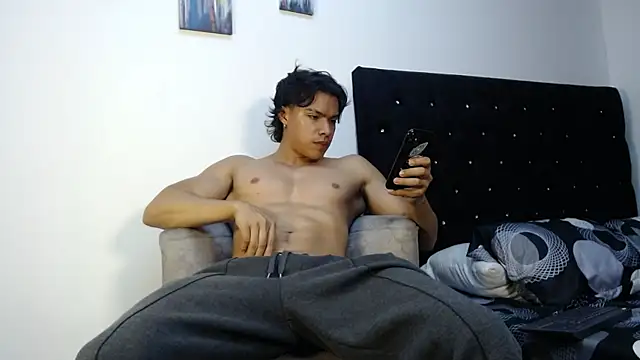 adriel escalante online show from November 2025 03:29:01 AM