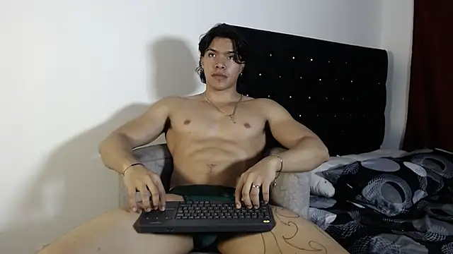 adriel escalante online show from December 2025 03:28:02 AM