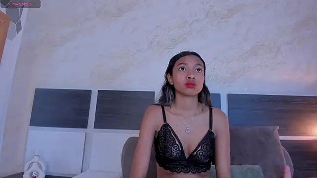 Snapshot of Susanna_Cute chatting on October 2025 12:39:01 PM Susanna Cute online show from October 2025 12:39:01 PM