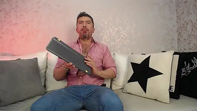 JuanKarloz  online show from September 2025 01:22:02 PM