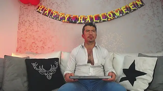 JuanKarloz  online show from October 2025 01:33:01 PM