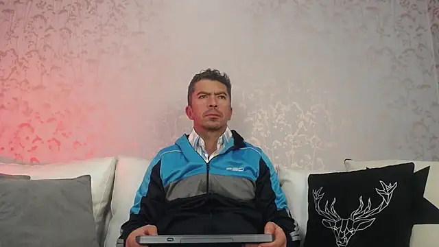 JuanKarloz  online show from September 2025 01:36:02 PM