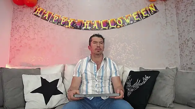 JuanKarloz  online show from October 2025 01:45:02 PM