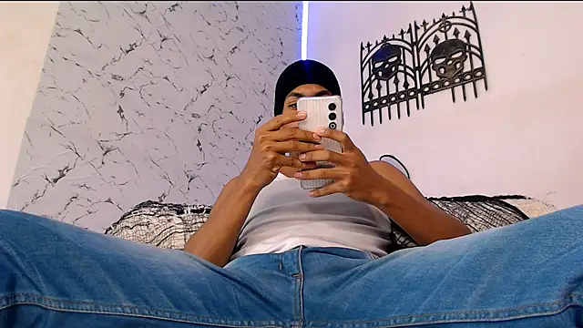 lorian vikel online show from October 2025 09:48:01 PM