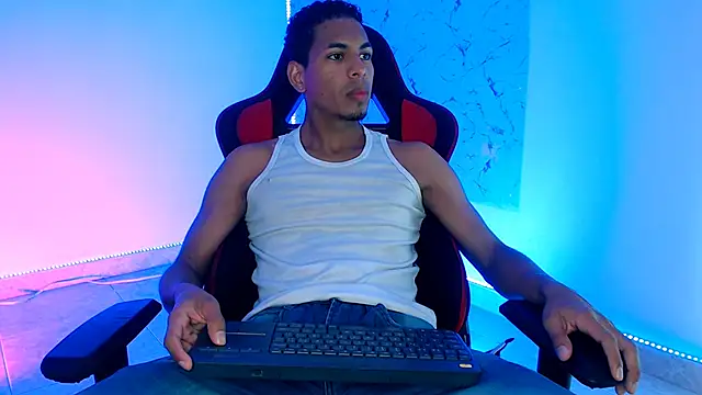 lorian vikel online show from October 2025 09:38:01 PM