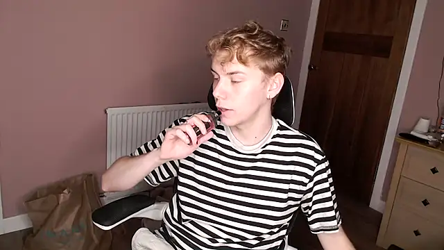 scottishtwink01 online show from September 2025 05:17:01 PM
